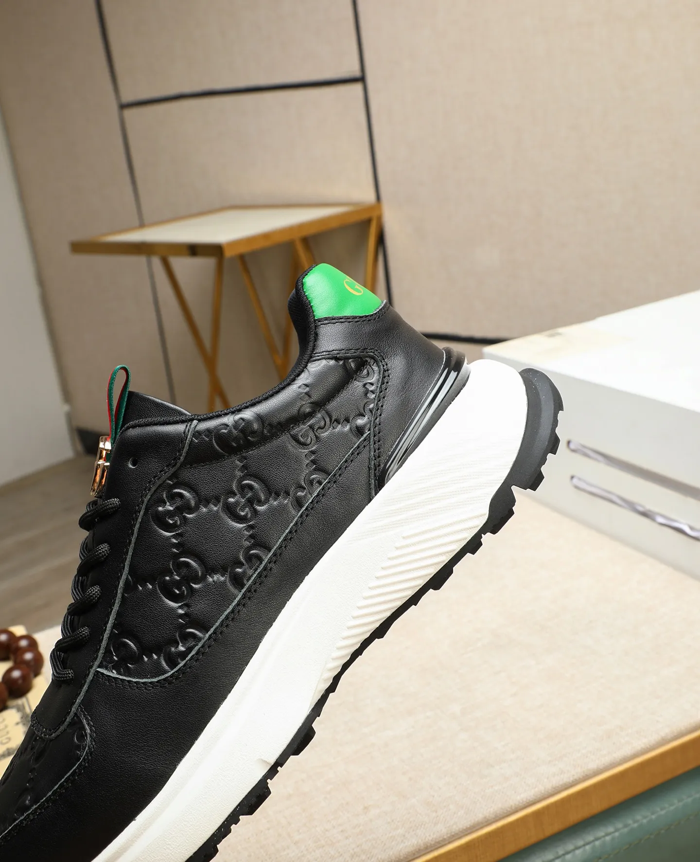 Men's shoes 💰460 GUCCI🔍🔍The latest models are on sale at the same time at the counter. Original calfskin imported from Italy, genuine leather lining, (high-end, extravagant, and classy) with exquisite workmanship. Soles: Original soles specially provided by the original factory. ⚠Exclusive double-layer movable molded soles are super comfortable⚠. Photos of the real thing🎬The real thing is even better🔍🔍"High quality·Follow the order" Code number 38-44